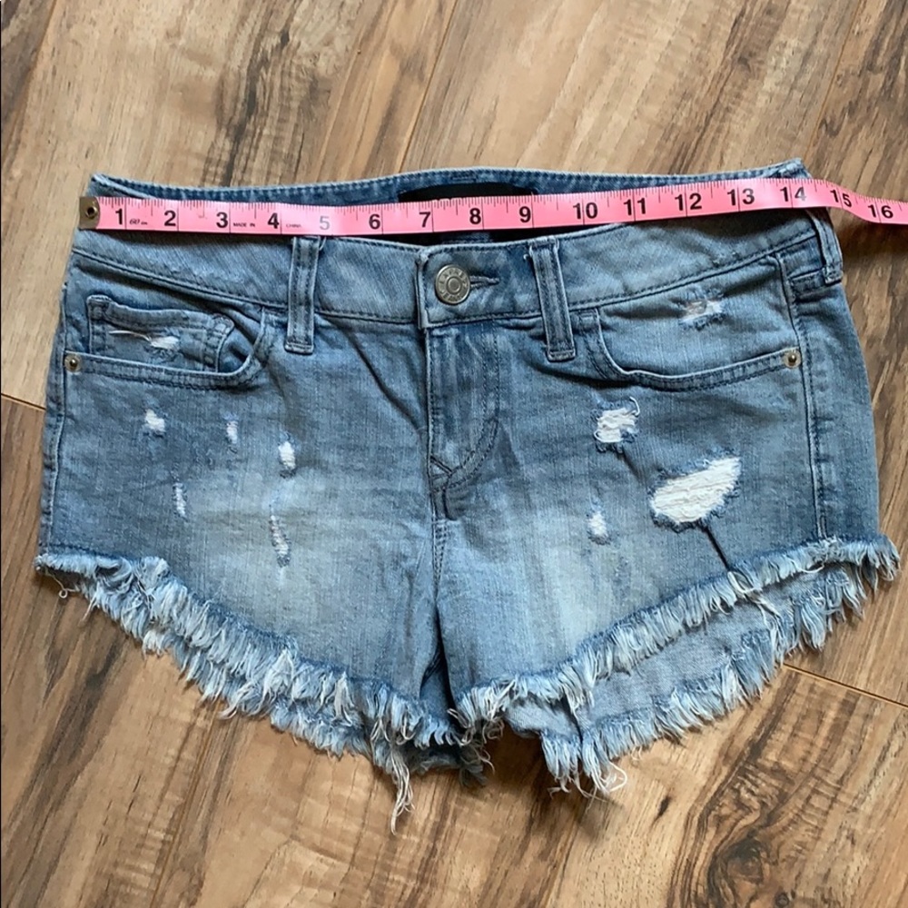 Express Low Rise Distressed Denim Shorts 0 - Picture 4 of 6
